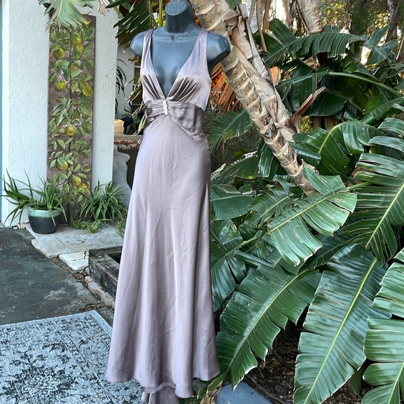 Night Way metallic silver satin gown with train - Picture 3 of 9